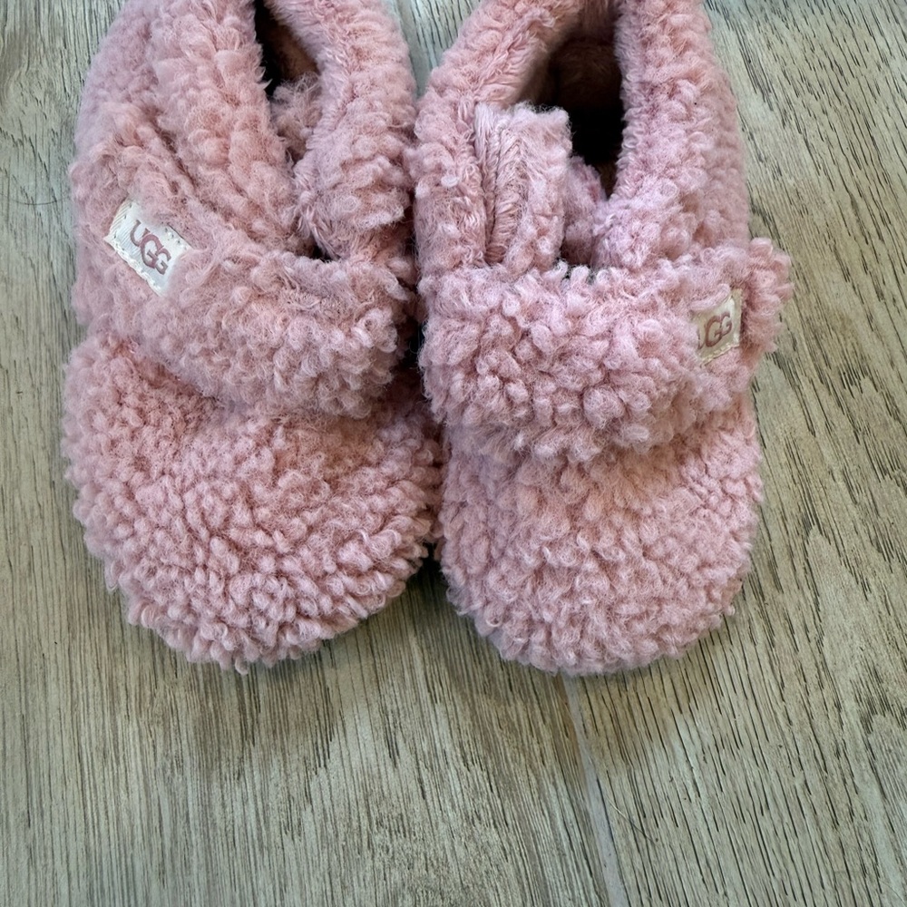 UGG Soft Pink Infant Booties - Picture 1 of 3